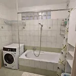 Downtown Astoria Deluxe Loft Apartment *